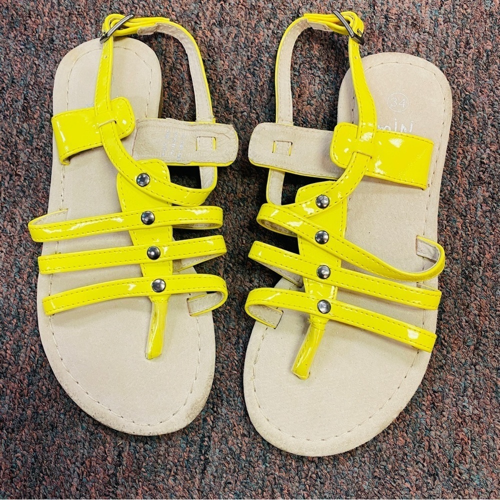Mini Boden yellow girls sandals